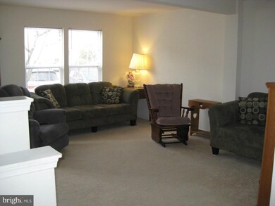 9043 Falcon Glen Ct, Bristow, VA 20136 - photo 2