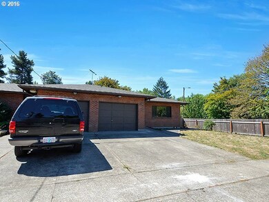 1532 E 3rd St, Newberg, OR 97132 - photo 3