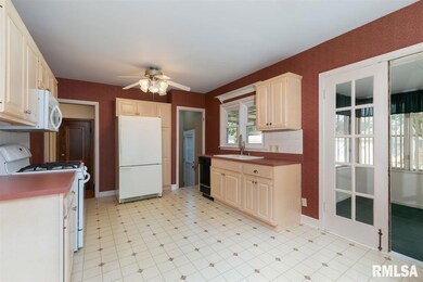 2505 Wilkes Ave, Davenport, IA 52804 - photo 5
