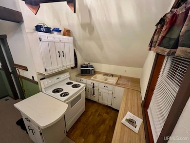 E6280 Snowdrift St unit 5, Ironwood, MI 49938 - photo 3