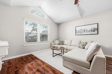 1707 Ivalea Cir-Navarre-LoRes-002