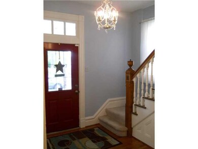Entry/Foyer.