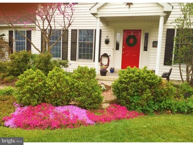 1109 Candlewycke Dr, Laurys Station, PA 18059 - photo 2