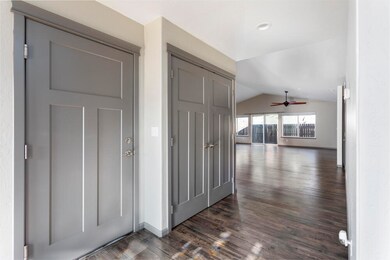 3-Frtont Hall224 Lexis Dr97527 005