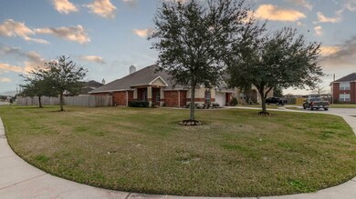 2054 Lepper St, Alvin, TX 77511 - photo 3