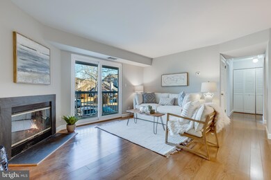 13661 Orchard Dr unit 3661, Clifton, VA 20124 - photo 2