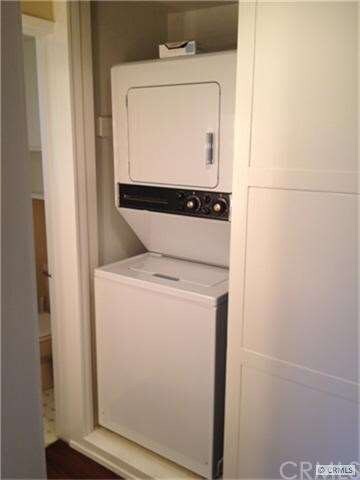Stackable washer/dryer