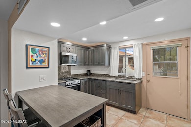 136 W Camino Alameda unit B, Green Valley, AZ 85614 - photo 2