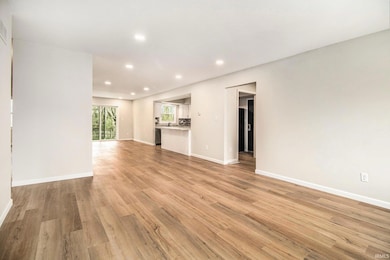 ....looking toward kitchen