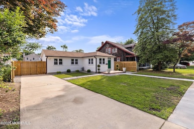 607 Warren Ave, Spring Lake Hts