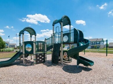 6403 Flag Stop Dr, Whitestown, IN 46075 - photo 4