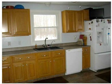 816 Danielson Pike, North Scituate, RI 02857 - photo 2