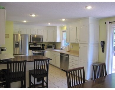 123 Bumble Bee Cir, Shrewsbury, MA 01545 - photo 5