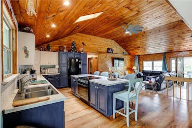 Plenty of room in the kitchen