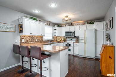 5515 Greenfield Ct, Davenport, IA 52806 - photo 7