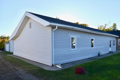 1421 E Park St, Pierre, SD 57501 - photo 2