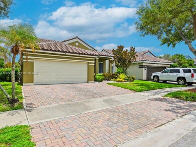 933 Falling Water Rd, Weston, FL 33326 - photo 5