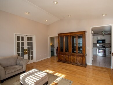 565 Quaker Ln, West Warwick, RI 02893 - photo 5
