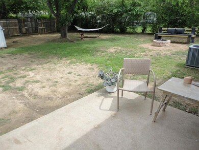 1016 Russell Ln, Bedford, TX 76022 - photo 5