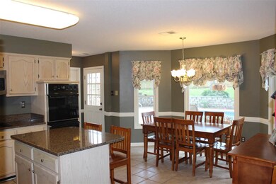 Large kitchen, island with room for bar stools als