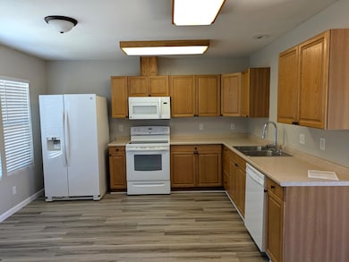 460 Freeman Rd, Central Point, OR 97502 - photo 2