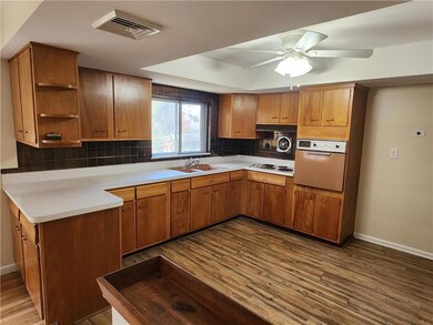 636 8th St, Whitehall, PA 18052 - photo 6