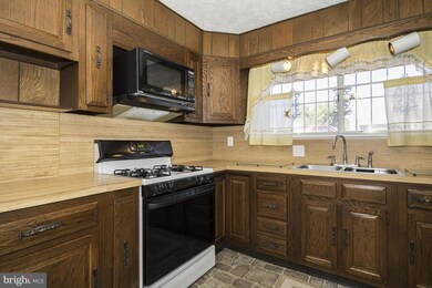 9701 Conmar Rd, Middle River, MD 21220 - photo 3