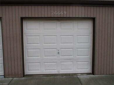 26669 Lake of the Falls Blvd unit 26669, Olmsted Falls, OH 44138 - photo 4