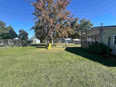 540 F St NE, Linton, IN 47441 - photo 2