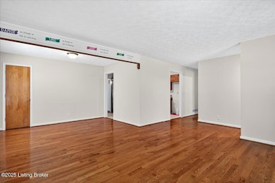 887 Stringer Ln, Mount Washington, KY 40047 - photo 5