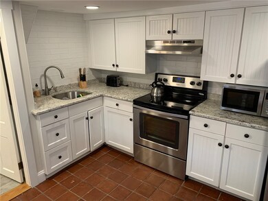 21 Pope St unit 1, Newport, RI 02840 - photo 4