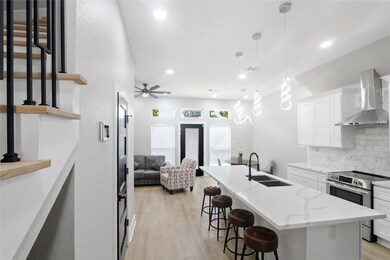 1017 Calvin Ave unit A, Houston, TX 77088 - photo 3