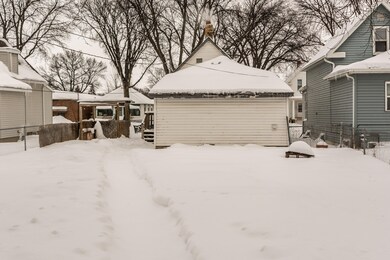 925 N 4th St Grand Forks ND-print-015-13