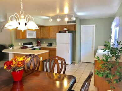 Kitchen & Breakfast Bar