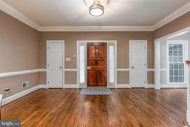 6845 Smithfield Ct, Centreville, VA 20120 - photo 4