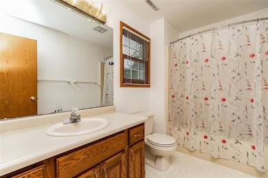 2001 5th Ave SE, Cedar Rapids, IA 52403 - photo 2