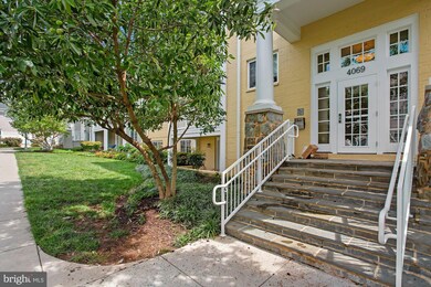 4069 S Four Mile Run Dr unit 303, Arlington, VA 22204 - photo 2