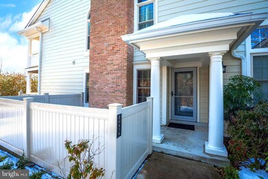 10839 Luxberry Dr, Rockville, MD 20852 - photo 4