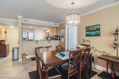 Kitchen/ Breakfast Bar