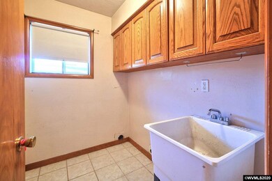 914 Espana Ave N, Keizer, OR 97303 - photo 2
