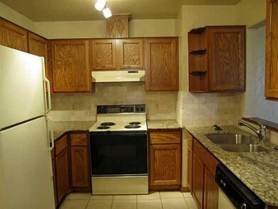 1001 Swan Lake Ct, Edmond, OK 73003 - photo 4