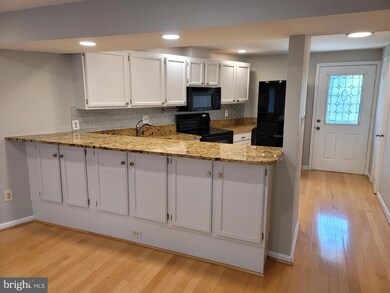 11921 Redtree Way, Reston, VA 20194 - photo 4