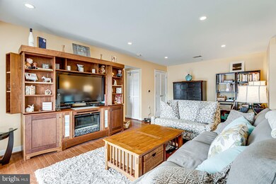 4127 S Four Mile Run Dr unit 303, Arlington, VA 22204 - photo 4