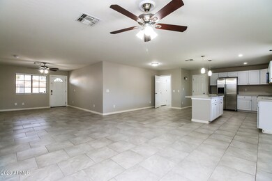 003-photo-living-room-11664143