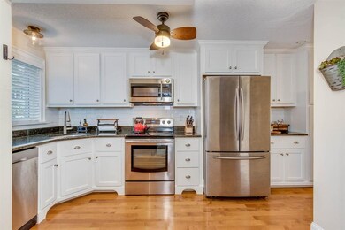 5 Granite Cir, MerriMacK, NH 03054 - photo 2