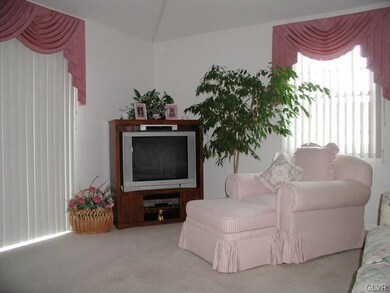 5800 Burning Tree Ln, Macungie, PA 18062 - photo 4