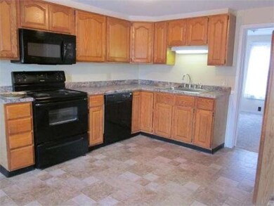 12 Emily St, Springfield, MA 01109 - photo 4