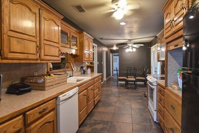 1639 Brenda Hursh Dr, Wichita Falls, TX 76302 - photo 7