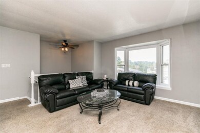 1737 Southview Dr NW, Cedar Rapids, IA 52405 - photo 5