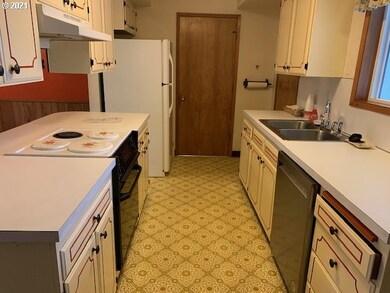 595 N Cedar St, Canby, OR 97013 - photo 7